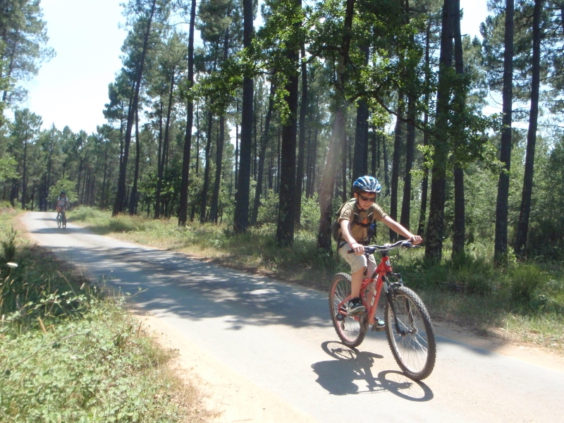 Village Camps International Summer Camp Ard&egrave;che, France 2019-07-26 https://www.villagecamps.com/journals_admin/images/70-8-Oleg on the road.jpg